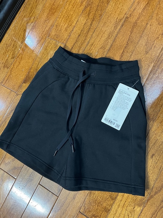 lululemon athletica Pants - 198. Lululemon scuba high rise short 5” black size 2 NWT